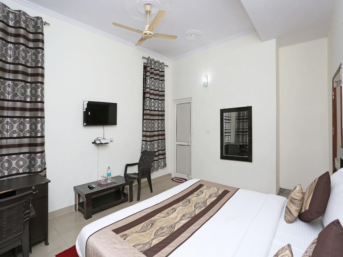 Oyo 8910 Celeste Inn 그레이터 노이다 외부 사진